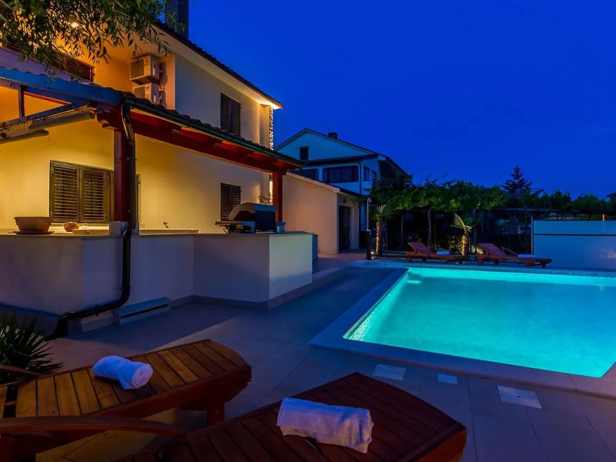 Spacious Holiday Home In Pula With Pool