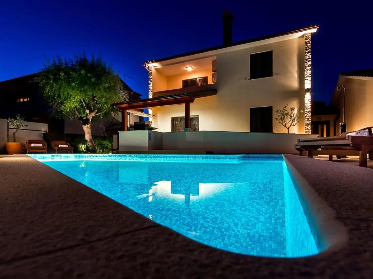 Spacious Holiday Home In Pula With Pool