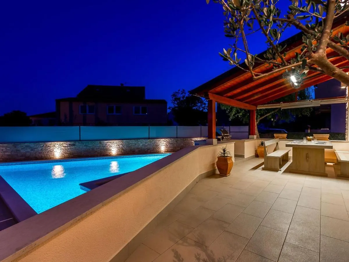 Spacious Holiday Home In Pula With Pool