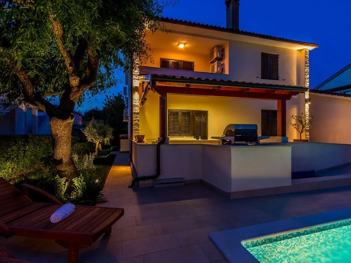 Spacious Holiday Home In Pula With Pool 0*,  Croatia