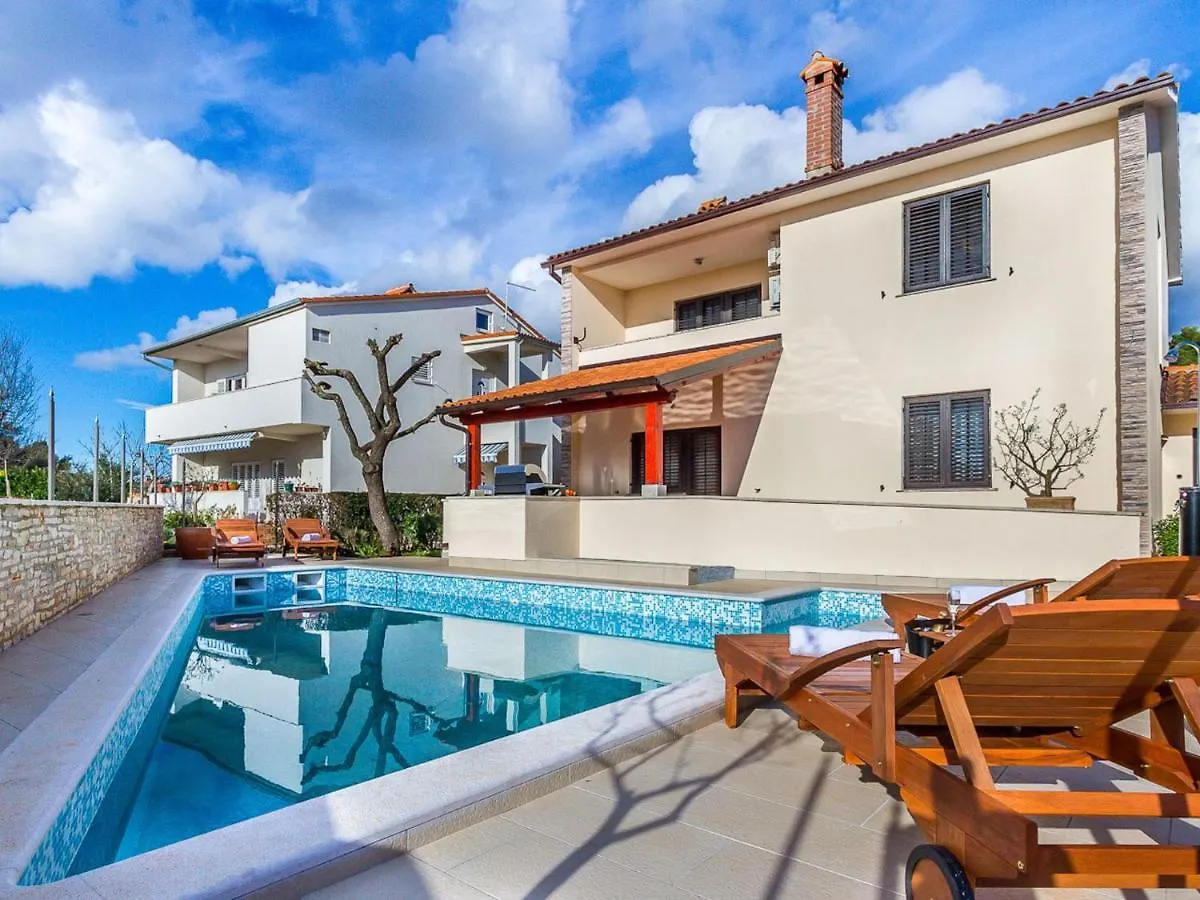 Spacious Holiday Home In Pula With Pool